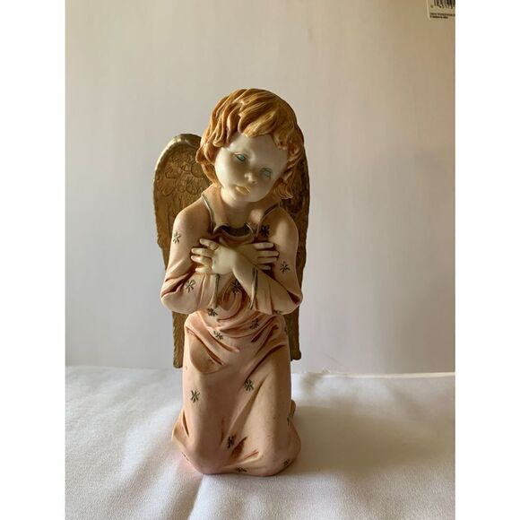 Angel Figurine - Picture 1 of 7